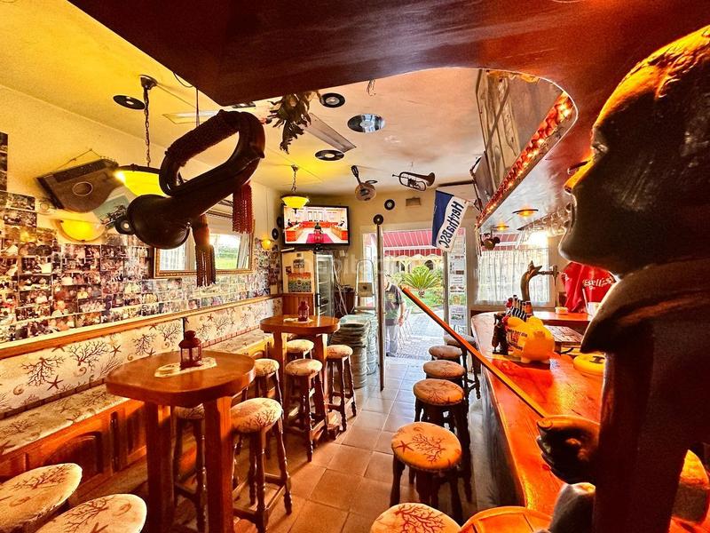 Foto c32c8504-b848-4494-ad93-b28b3efa26ea. Local comercial pub con tradicion en la playa costa en Torrox