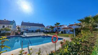 Apartament a Centro Internacional. Amplio apartamento en pueblo andaluz