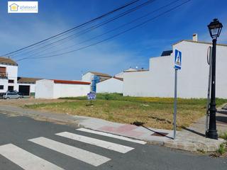 Terreny residencial  Expreso del. Magnifico solar urbano centrico en gerena haciendo esquina