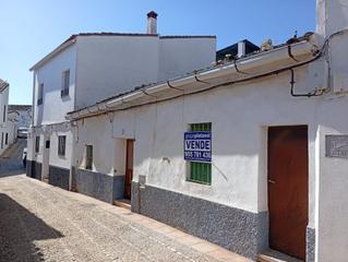 Casa  Calle olivo del. Casa a reformar íntegramente en el centro de higuera de la sierr
