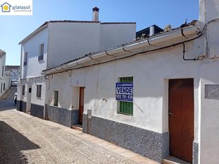 Casa  Calle del olivo. Casa céntrica a reformar íntegramente en higuera de la sierra