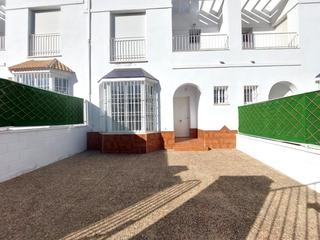 Miete Haus in Gerena. Se alquila vivienda sin amueblar solo cocina equipada