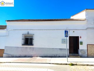 Maison  Calle d juan carlos i. Casa para reformar en el centro de el garrobo