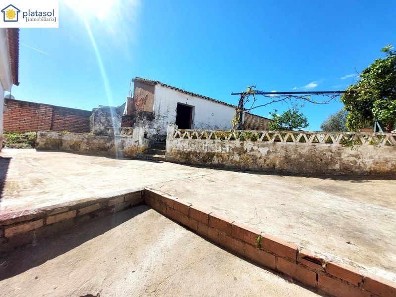 Foto b8bcad6c-40f6-4c75-b381-e3b215e24ce2. Casa amb aparcament a Garrobo (El)