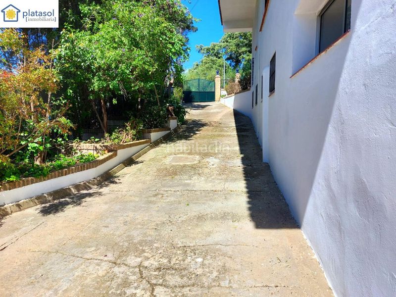 Foto b0cd3542-8509-45e4-9446-cfe84f59e144. Xalet amb aparcament piscina a Las Pajanosas Guillena