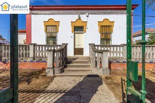 Xalet  Calle de juan gómez torga. Gran chalet en el centro de villanueva del rio y minas