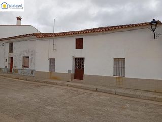 Casa a Calle jabu triana 9. Casa para reformar en jabuguillo aracena