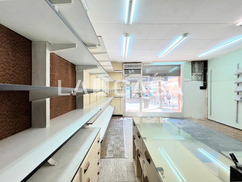 Foto a1b97964-e220-403d-ad83-7a2751e229f6. Local comercial en La Salut Badalona