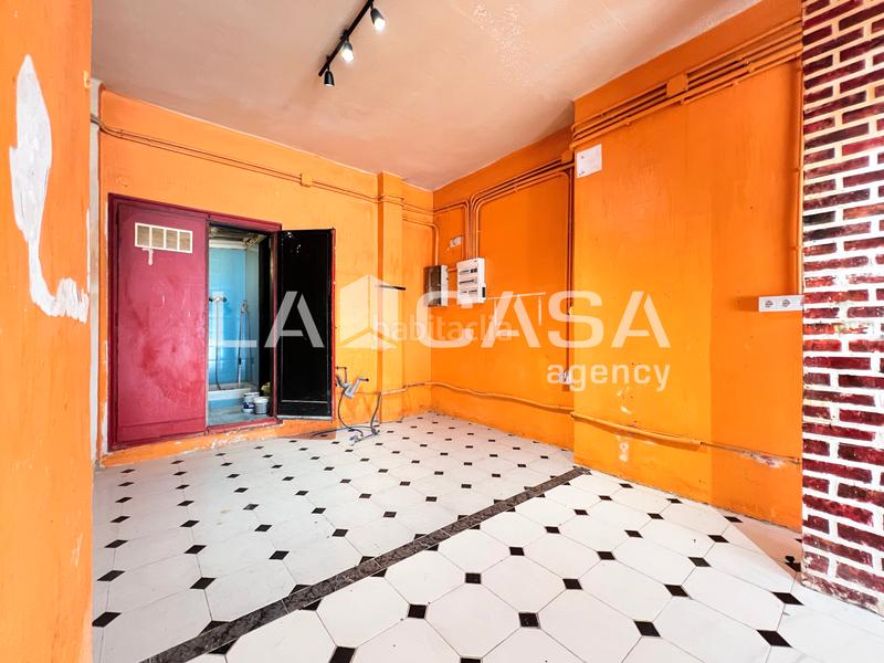 Foto b5b2d3cf-c413-45bd-ac4e-c651b3a97f92. Local comercial en Llefià Badalona