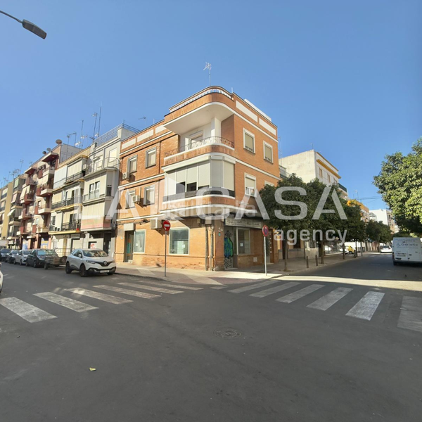 Foto e1c3a0f4-c6c5-425a-90c2-3339541690c4. Piso en Cruz Roja Sevilla