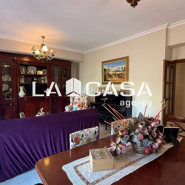 Foto e067b671-6801-4a51-a98d-7f7b091aea26. Piso en San Julián Sevilla