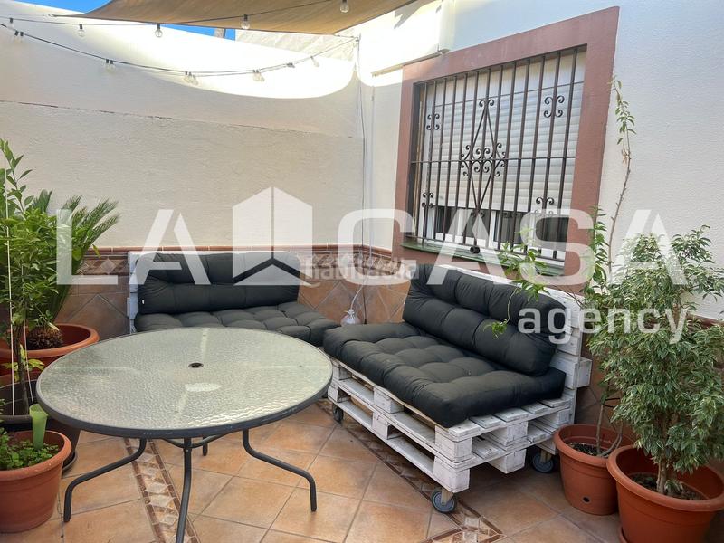 Foto 2761d669-ad07-47f5-a0f8-c63121c91ad7. Casa a schiera con parcheggio in Arco Norte - Avda España Dos Hermanas