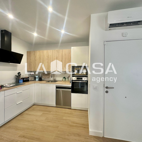 Foto e9d9f84a-8058-4473-8869-8b943784f16b. Piano terra in Villegas Sevilla