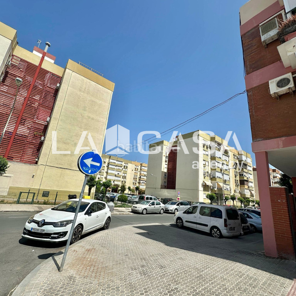 Foto a05f7f95-9239-478d-ad78-df72acae104a. Planta baja en Villegas Sevilla