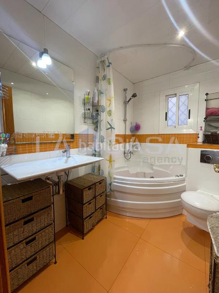 Foto a0e01f22-97b9-409f-8d41-51b7fb5f733b. Pis a La Salut Badalona