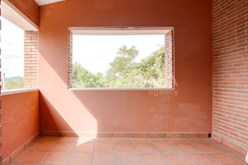 Foto 023da132-e88b-4041-98c5-5810bebe89a7. Casa amb calefacció aparcament piscina a Corbera de Llobregat