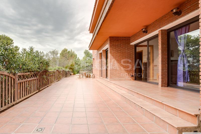 Foto 0f6b7da8-d6ee-4b33-8ca7-9d7b02567264. Casa amb calefacció aparcament piscina a Corbera de Llobregat