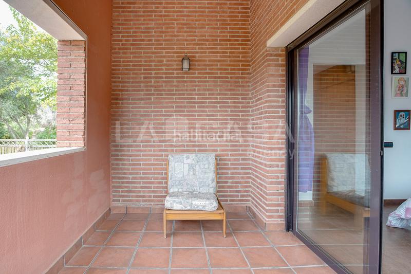 Foto 92ed1c23-7d07-4569-82e9-3a21be718b3b. Casa amb calefacció aparcament piscina a Corbera de Llobregat