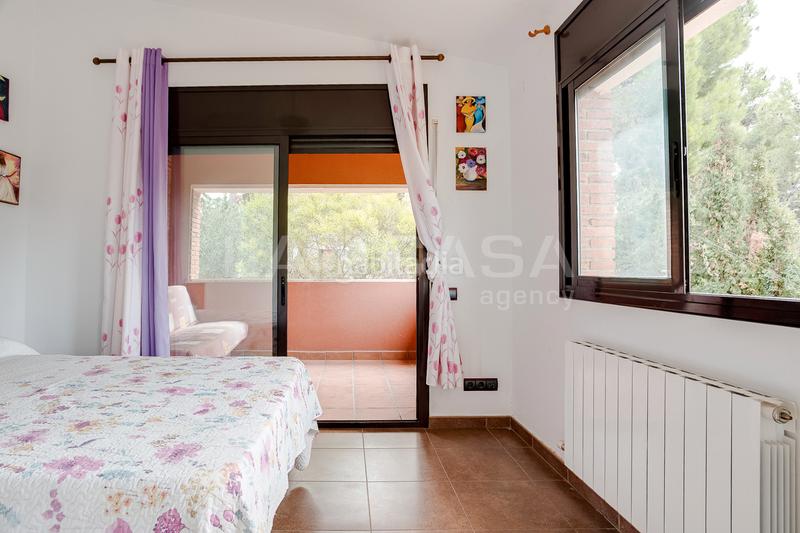 Foto b990cc4f-bb60-4908-9930-0cca038e859b. Casa amb calefacció aparcament piscina a Corbera de Llobregat