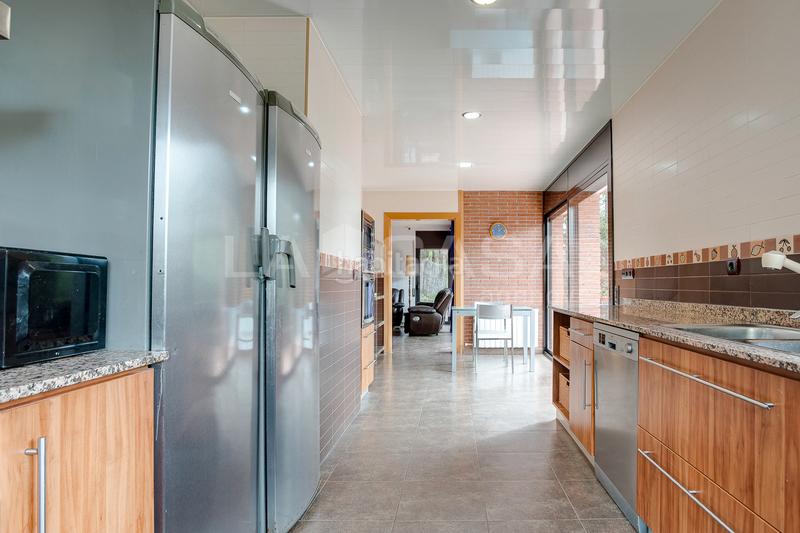 Foto 69347314-9f8a-4c67-8922-b77b3ff5cb99. Maison avec chauffage parking piscine dans Corbera de Llobregat