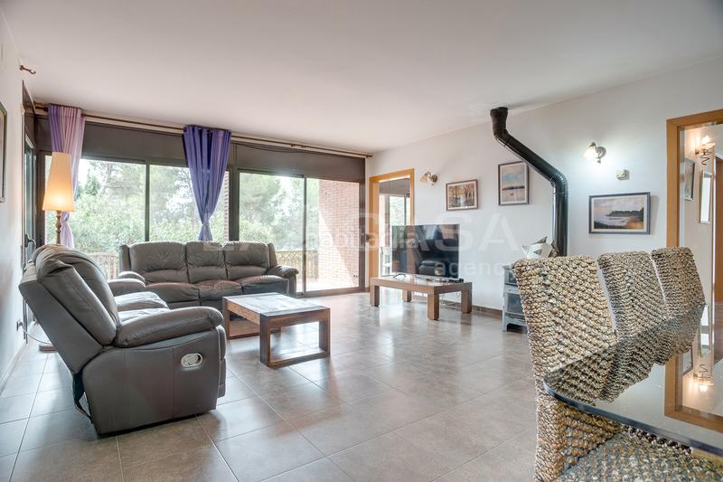 Foto 7ce4dd14-cd56-4202-877c-2ac51f747f34. Maison avec chauffage parking piscine dans Corbera de Llobregat