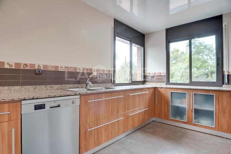 Foto bdf38f6a-5f9e-4864-b610-7d76c34934f3. Maison avec chauffage parking piscine dans Corbera de Llobregat