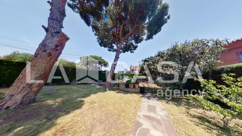 Foto 86d74d09-f20a-4175-a29b-b7780c2be602. Casa amb aparcament a Premià de Dalt