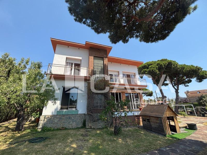 Foto a2fee2b7-fb20-4036-bb60-4531915574ed. Casa amb aparcament a Premià de Dalt