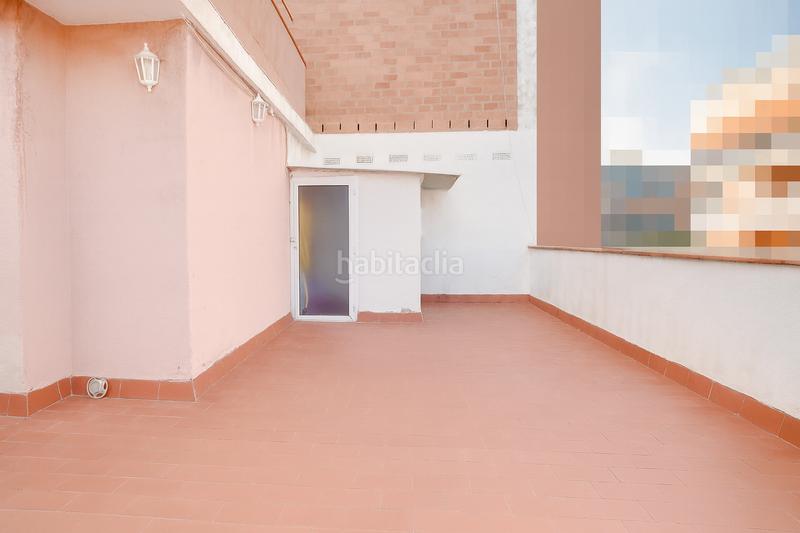 Foto f3e34332-2b2a-4292-a4b1-080918a8503a. Attico con riscaldamento in El Clot Barcelona