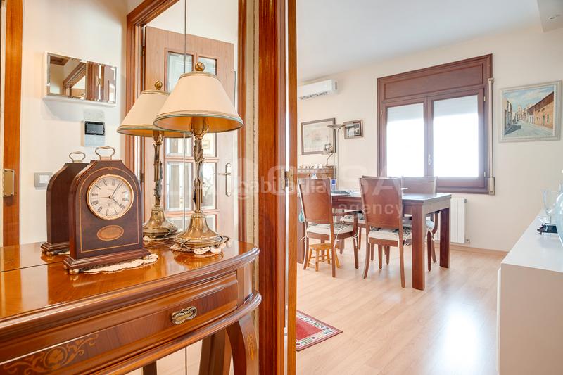 Foto a6f6f748-62fc-4a6f-ab32-cc00eeaee9df. Dachwohnung mit heizung in El Clot Barcelona