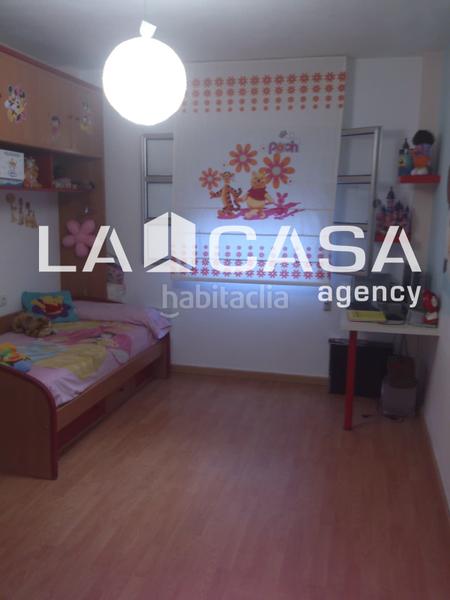 Foto f871fc46-1f94-425c-9bc1-83f64d356807. Reihenhaus mit parking in La Motilla - Fuente del Rey Dos Hermanas