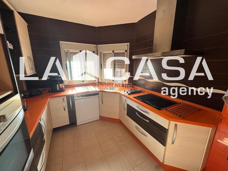 Foto b4394cc4-08af-4b76-ad7a-ac796750adf6. Semi detached house with parking in La Motilla - Fuente del Rey Dos Hermanas