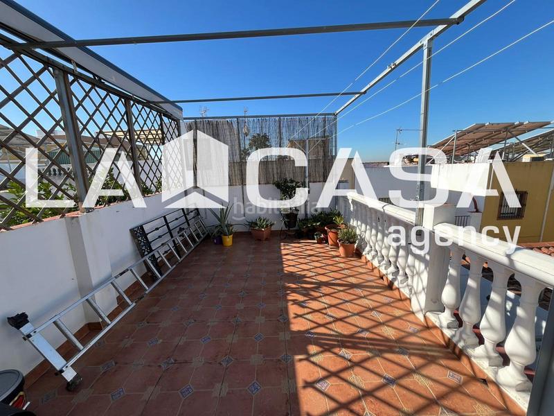 Foto 1fc1e05f-e4f7-4cdf-9521-d36ac182c4c4. Casa a schiera con parcheggio in La Motilla - Fuente del Rey Dos Hermanas