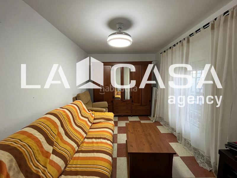 Foto 78390372-47d6-4806-8a73-a55c65f7b7fa. Casa a schiera con parcheggio in La Motilla - Fuente del Rey Dos Hermanas