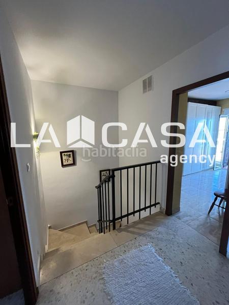 Foto 789a6d27-dbb6-44df-a6f1-f0caa4f4a1c8. Casa a schiera con parcheggio in La Motilla - Fuente del Rey Dos Hermanas