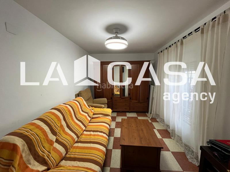 Foto 827d222a-fb67-4586-a3b4-80c71f05a3d7. Casa a schiera con parcheggio in La Motilla - Fuente del Rey Dos Hermanas