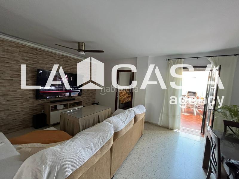 Foto ce11cc08-7404-4558-b0d3-0419d99ed161. Casa a schiera con parcheggio in La Motilla - Fuente del Rey Dos Hermanas