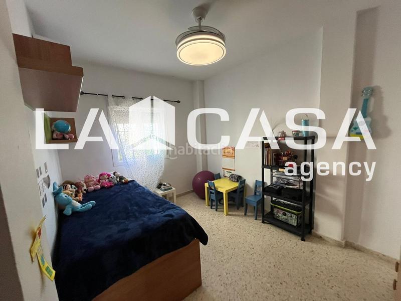 Foto d46222e2-73cb-40fc-ab45-8eb1f2617377. Casa a schiera con parcheggio in La Motilla - Fuente del Rey Dos Hermanas