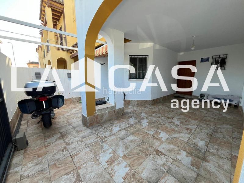 Foto d6ee8846-5cbd-4c69-8091-d08fc14203ee. Casa a schiera con parcheggio in La Motilla - Fuente del Rey Dos Hermanas