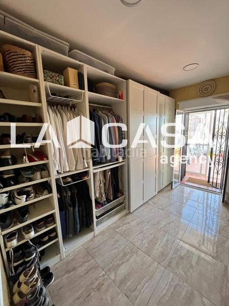 Foto f4e1106b-419c-4248-a637-1090c72b394e. Casa a schiera con parcheggio in La Motilla - Fuente del Rey Dos Hermanas