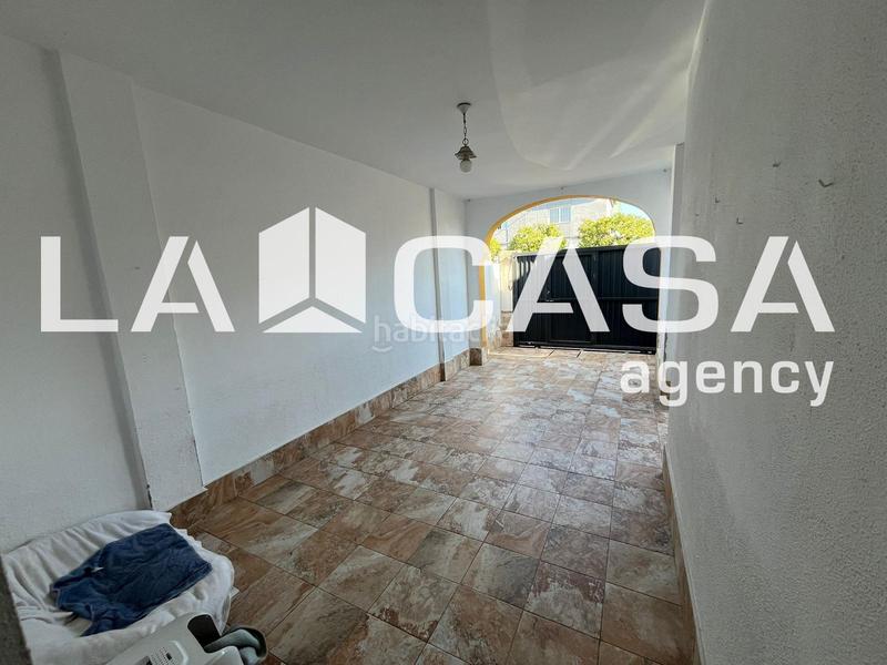 Foto c45e673f-6d64-454f-891e-382e4da9e093. Casa adossada amb aparcament a La Motilla - Fuente del Rey Dos Hermanas