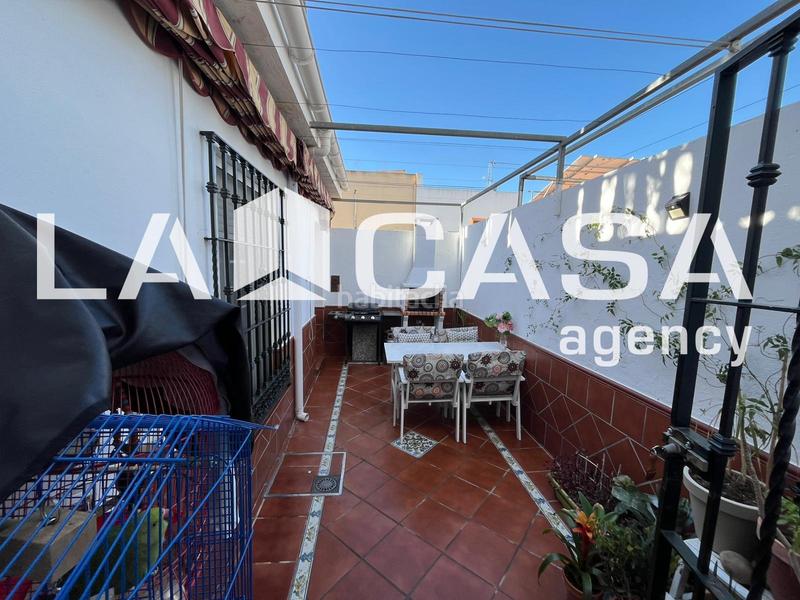 Foto e24225ce-d38b-4ff2-a94d-5ca78132a0b1. Casa adossada amb aparcament a La Motilla - Fuente del Rey Dos Hermanas