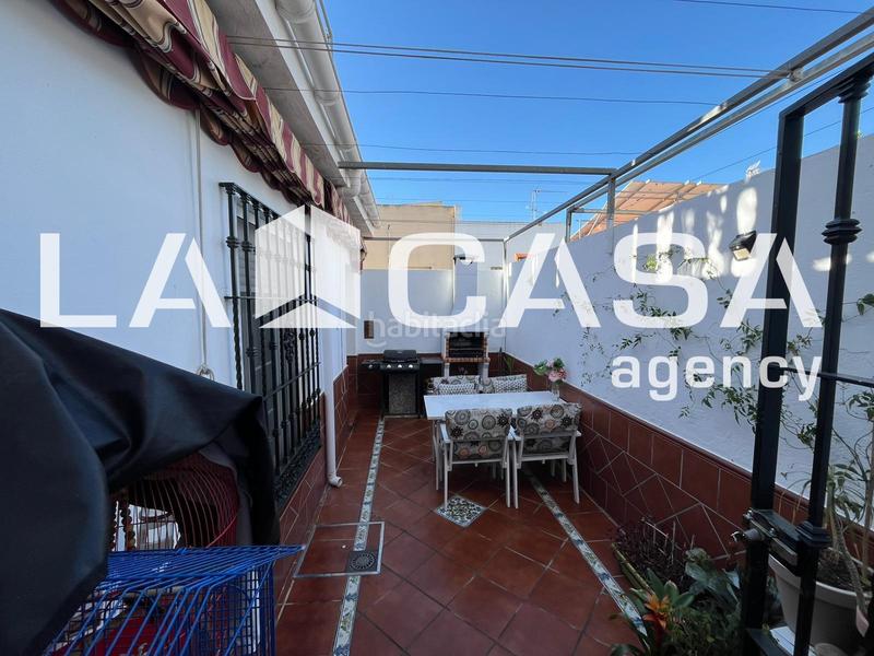 Foto e4b5dd9d-a9fd-4864-a1a8-f9299fc915df. Casa adossada amb aparcament a La Motilla - Fuente del Rey Dos Hermanas