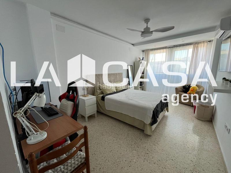 Foto ee0f907d-e616-48b5-b879-5fc2b6fb4e3f. Casa adossada amb aparcament a La Motilla - Fuente del Rey Dos Hermanas