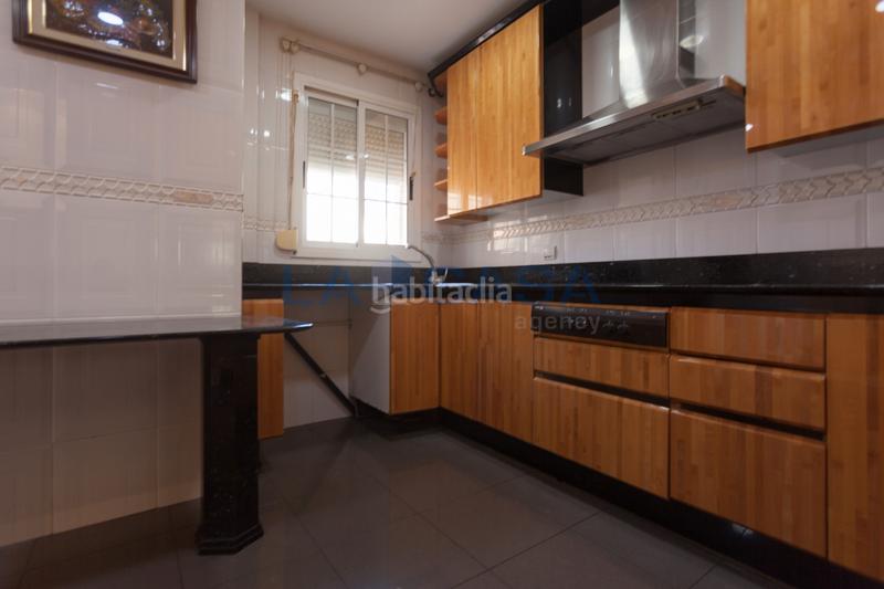 Foto 5d383009-9336-4226-a3dc-50f93afcdf28. Flat with heating in La Florida Hospitalet de Llobregat (L´)