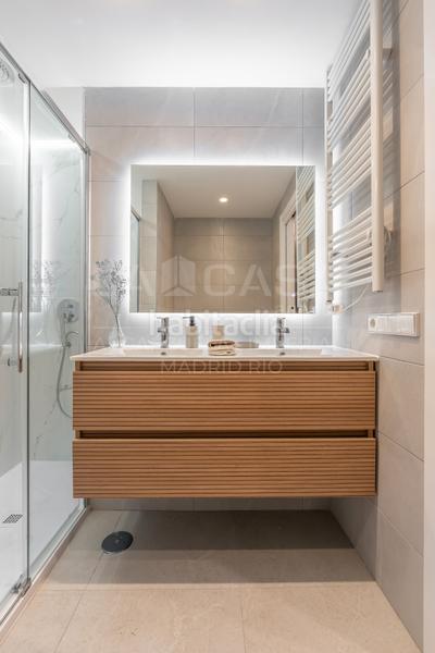 Foto fd913d09-c54b-46ab-a660-f31bb503ab96. Flat with heating in Nueva España Madrid