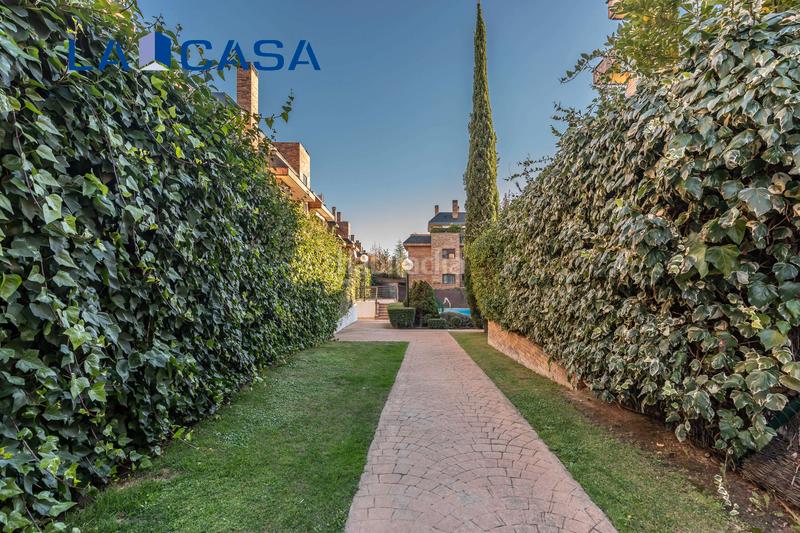 Foto b6bc35a5-ba28-4f7c-bfa5-f8afcaaeae5b. Attique avec chauffage parking piscine dans El Pinar-Punta Galea Rozas de Madrid (Las)