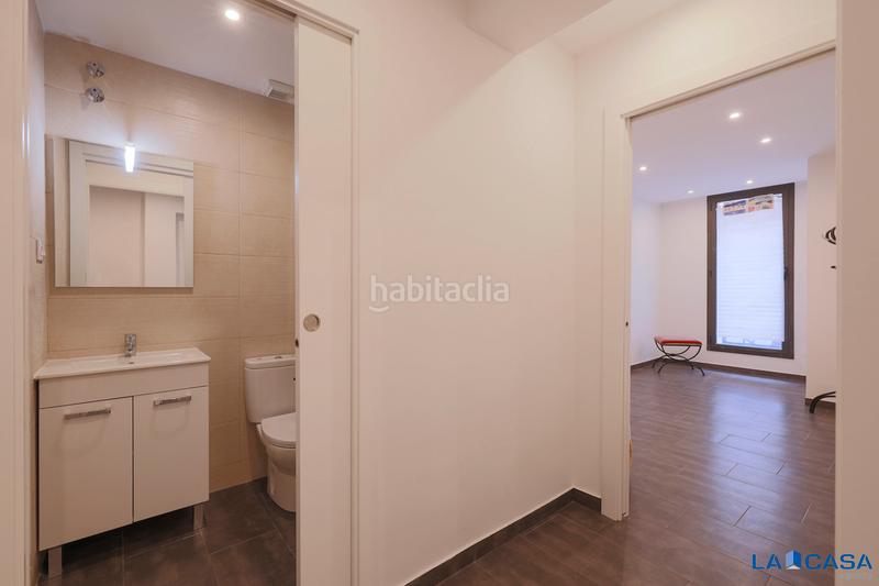 Foto 1495b0e0-19eb-4883-a017-baff12a5a03b. Planta baixa a Sants-Badal Barcelona