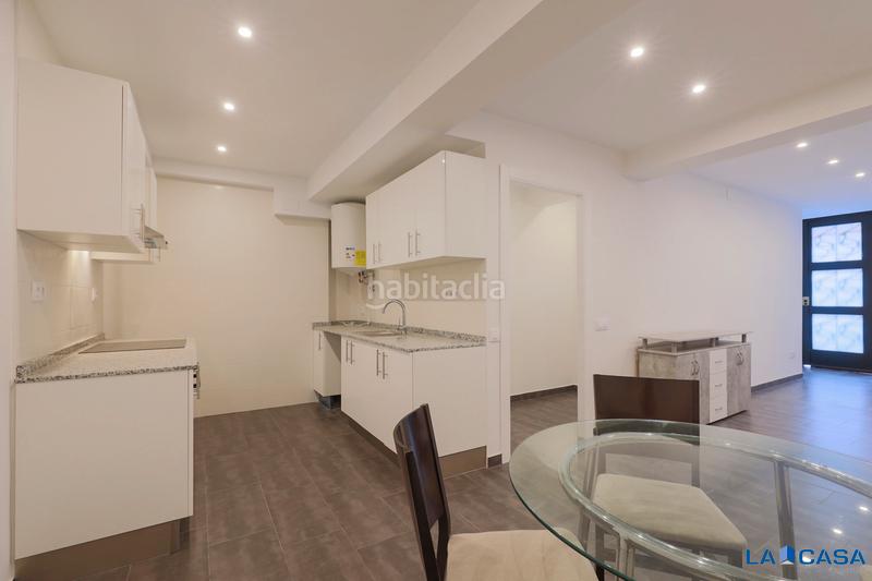 Foto c10a34e6-29aa-414d-b06a-f9b1a7164419. Planta baixa a Sants-Badal Barcelona