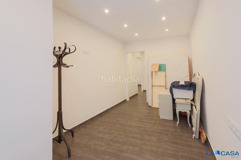 Foto ee0db8e9-0d3d-457e-b65a-80d462838707. Planta baja en Sants-Badal Barcelona